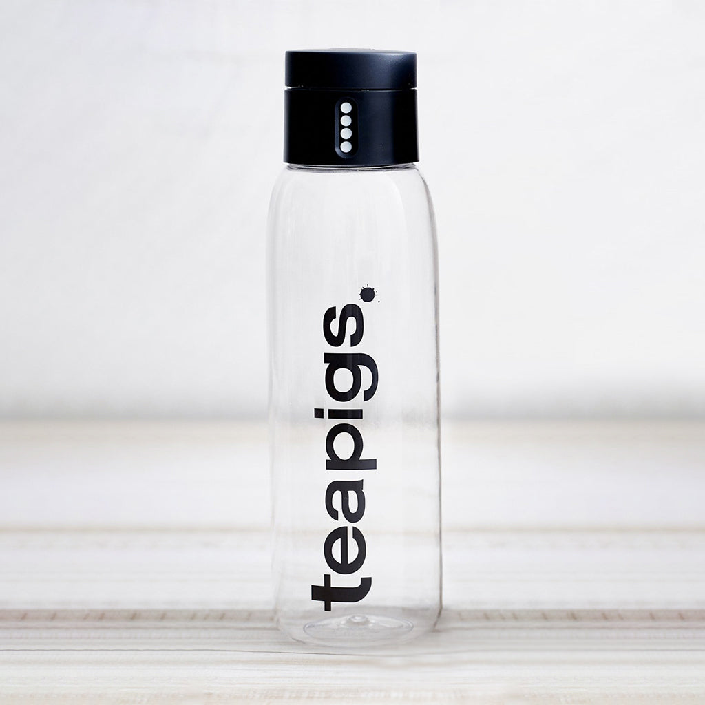 Reusable drinks bottle featuring teapigs branding. 